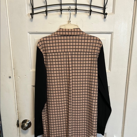 Lysse Checkered Blouse with Black Sleeves - Picture 2 of 3